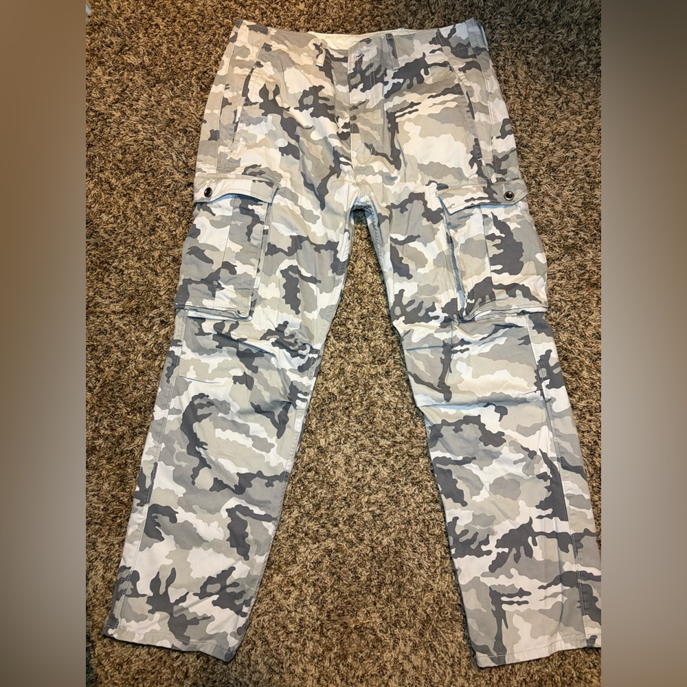 LEVIS Men's Camouflage Cargo Pants USED good condition size 32